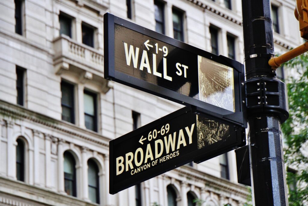 海外ビジネスにおける代理店契約と販売店契約の違い